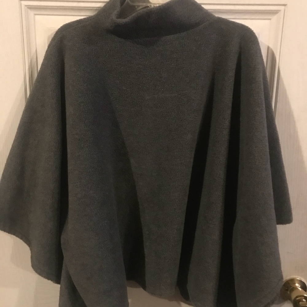 SOFT COMFY PONCHO FROM BOUTIQUE ONLINE.